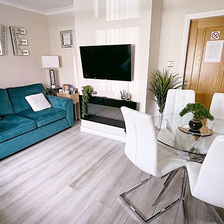 Entire 3-Bedroom Home In Oldham - Guest House Exteriér fotografie